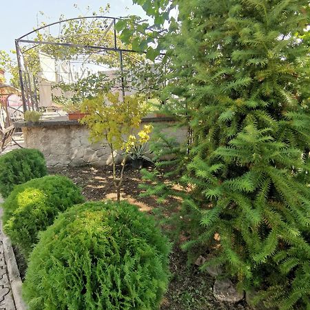 Villa Platinum Цкалтубо Екстериор снимка